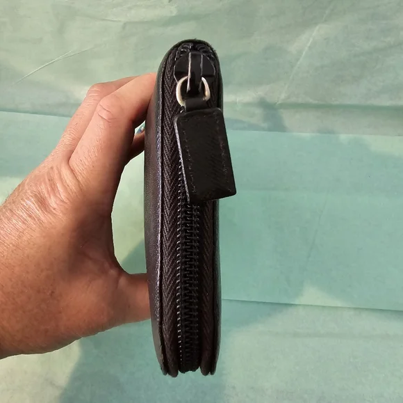 Prada Saffiano leather black zip around wallet - Picture 3 of 13